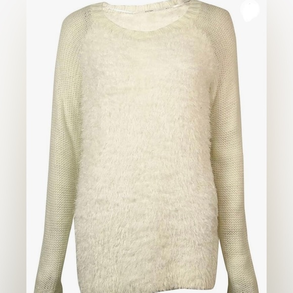 eric + lani Sweaters - Women’s Eric + Lani Cream Fluffy Knit Pullover Sweater S